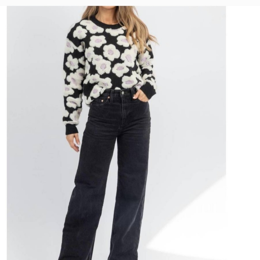 Floral Sweater Black White Lavender Flower Print Pullover Knit‎ Top SIZE LARGE
